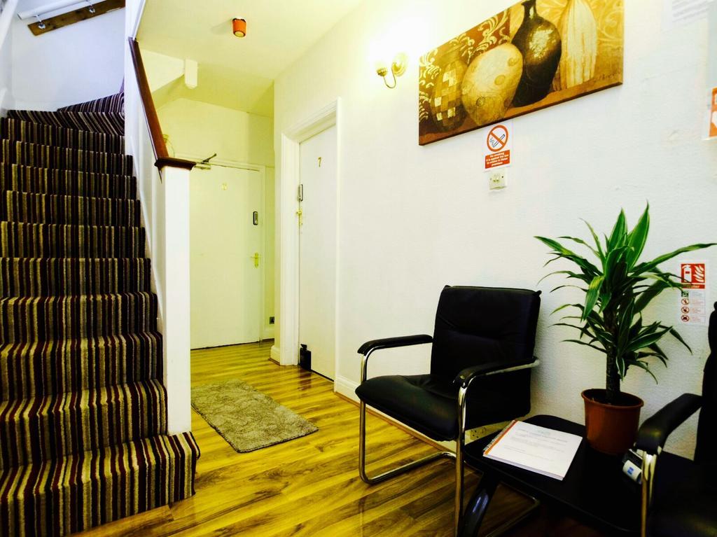 Gable Lodge London B&B 恩菲尔德 外观 照片