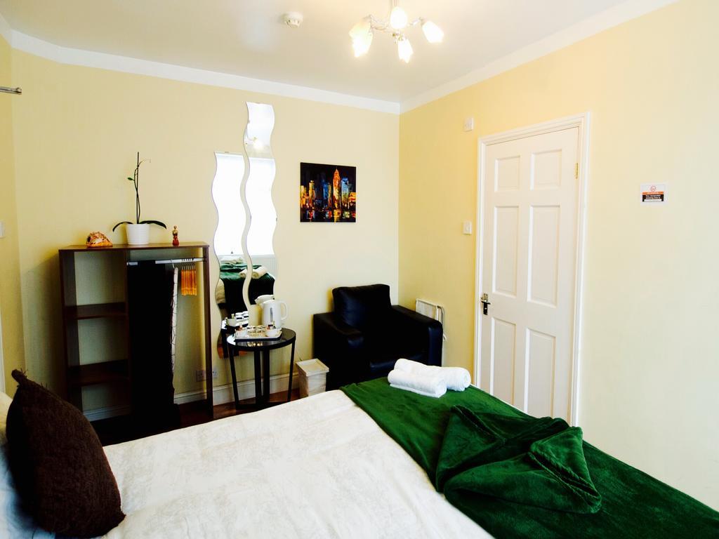 Gable Lodge London B&B 恩菲尔德 外观 照片
