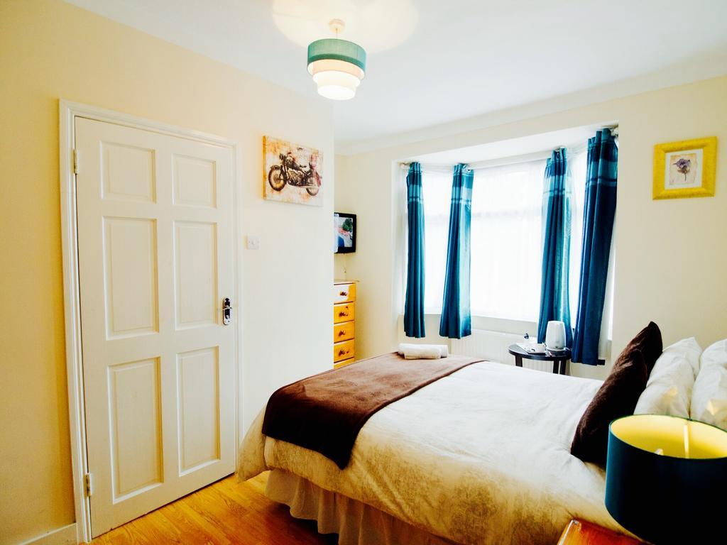 Gable Lodge London B&B 恩菲尔德 外观 照片