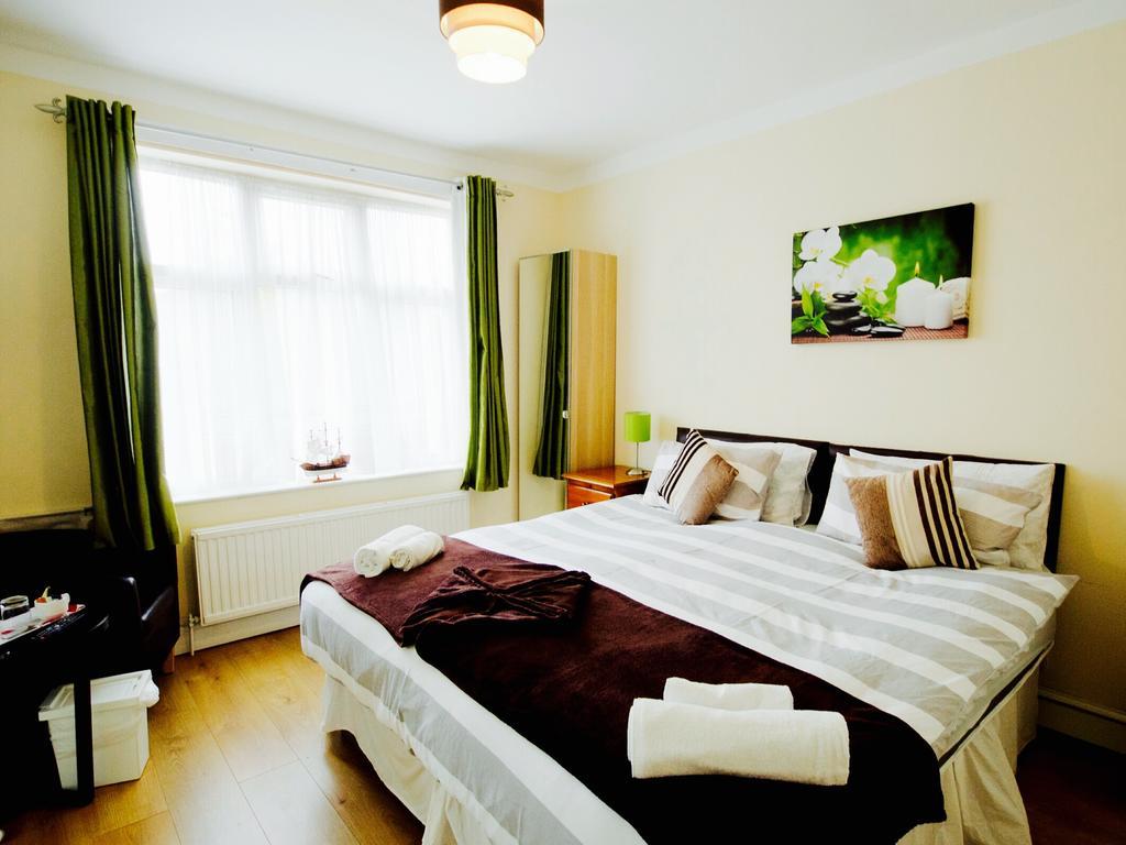 Gable Lodge London B&B 恩菲尔德 外观 照片
